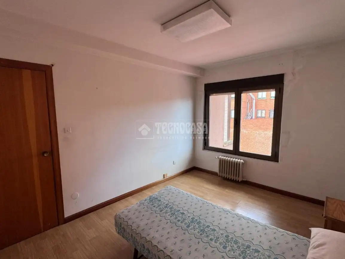 Schlafzimmer von Wohnung zum Verkauf in Valencia de Don Juan mit Heizung, Parkett und Terrasse