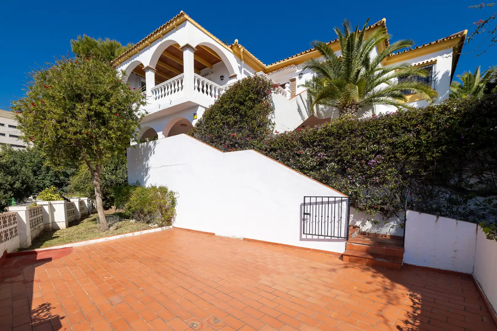 Vista exterior de Casa o xalet en venda en Málaga amb Aire condicionat, Calefacció i Jardí privat