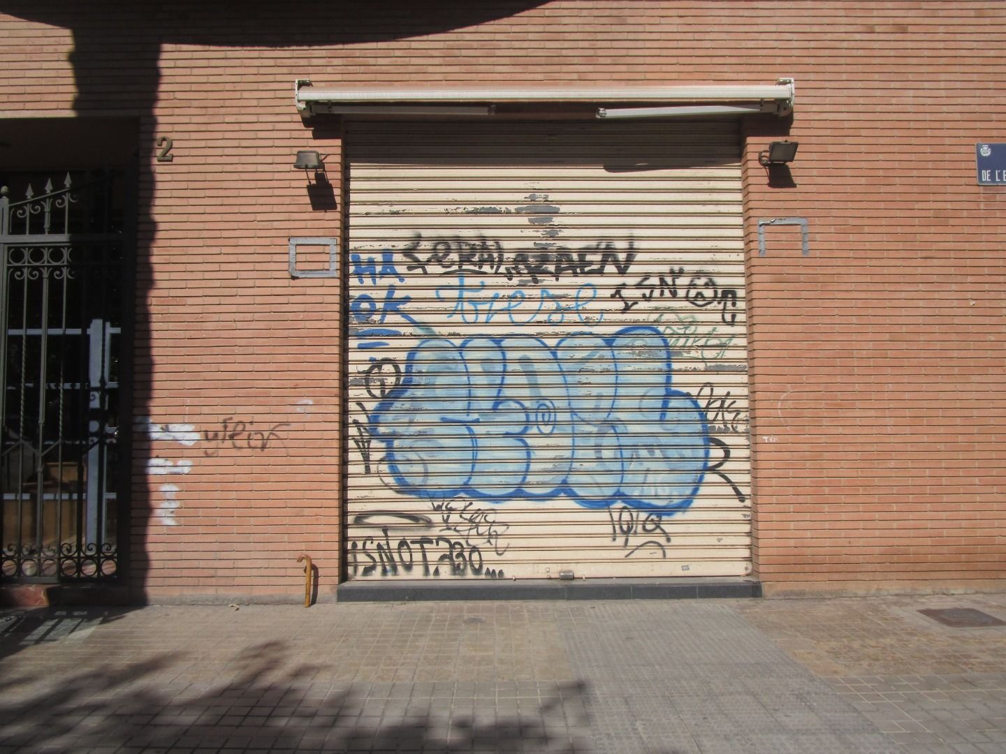 Vista exterior de Local en venda en  Valencia Capital