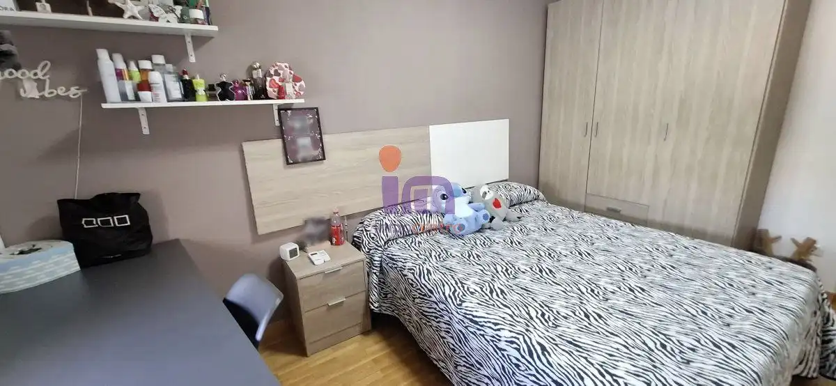 Habitación de Casa adosada en venta en Valdepeñas con Aire acondicionado, Calefacción y Piscina comunitaria