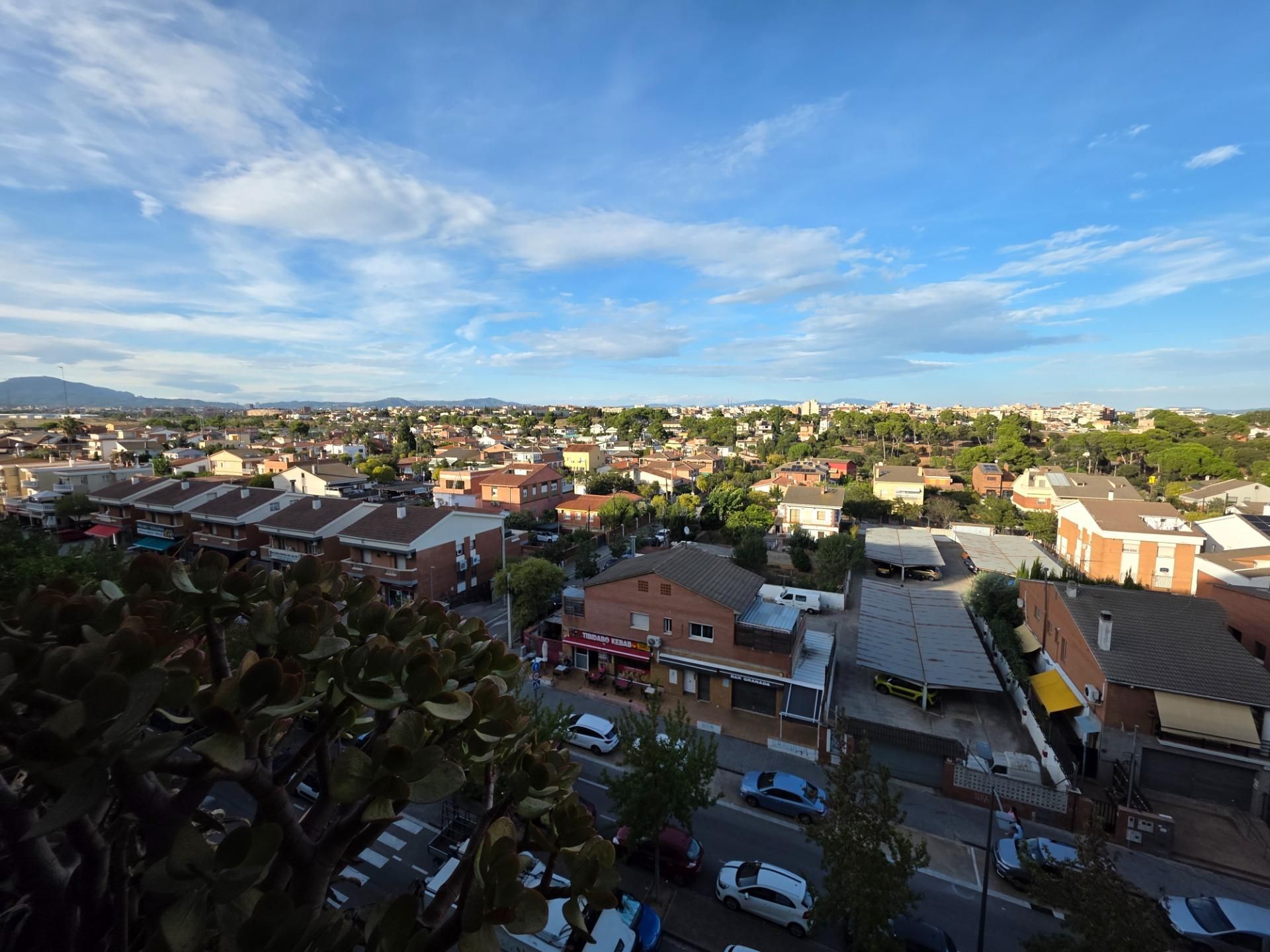 Exterior view of Flat for sale in Badia del Vallès