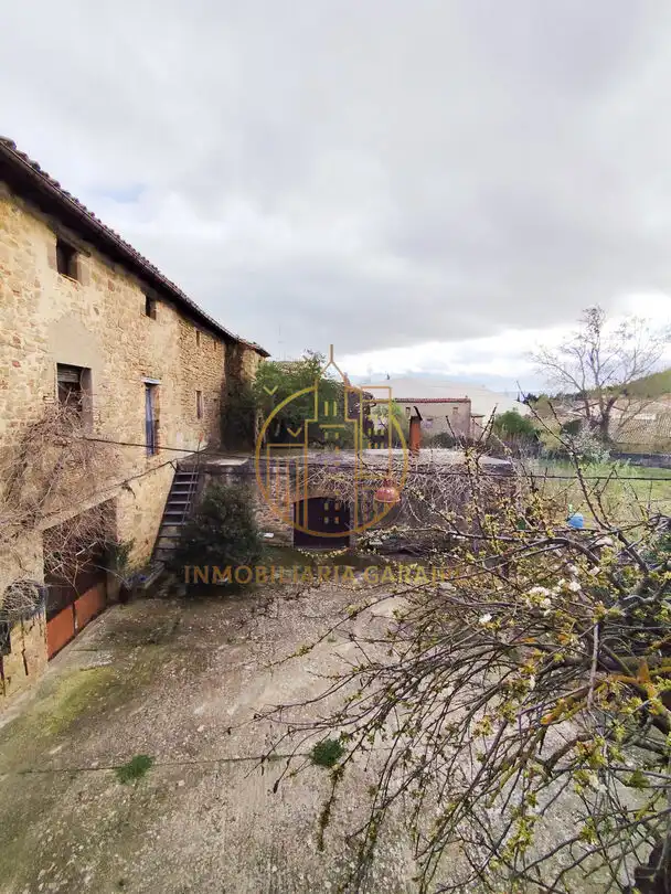 Außenansicht von Haus oder Chalet zum Verkauf in Aibar / Oibar mit Terrasse und Balkon