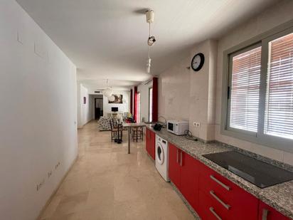 Cuina de Casa adosada en venda en Albaida del Aljarafe amb Aire condicionat i Terrassa