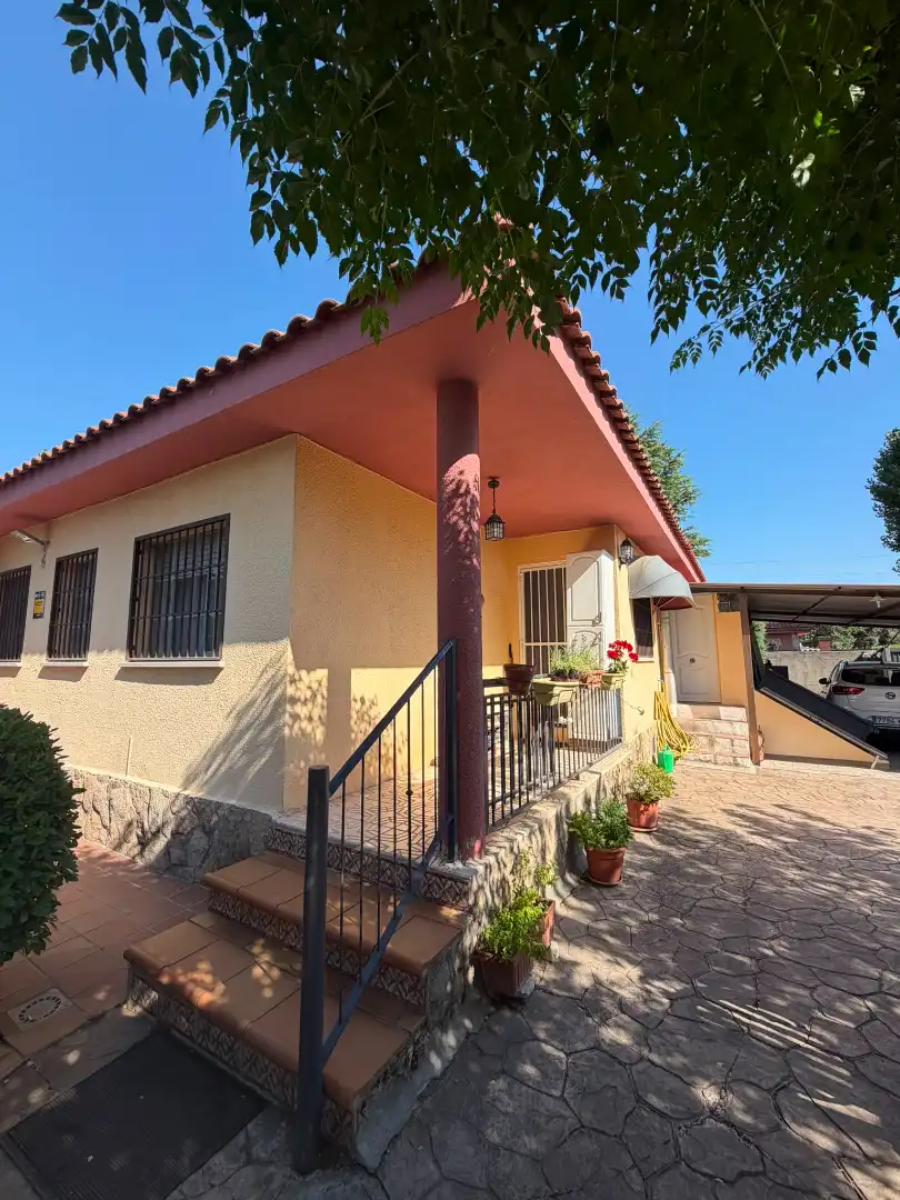 Vista exterior de Casa o chalet en venta en Nuevo Baztán con Calefacción, Jardín privado y Terraza