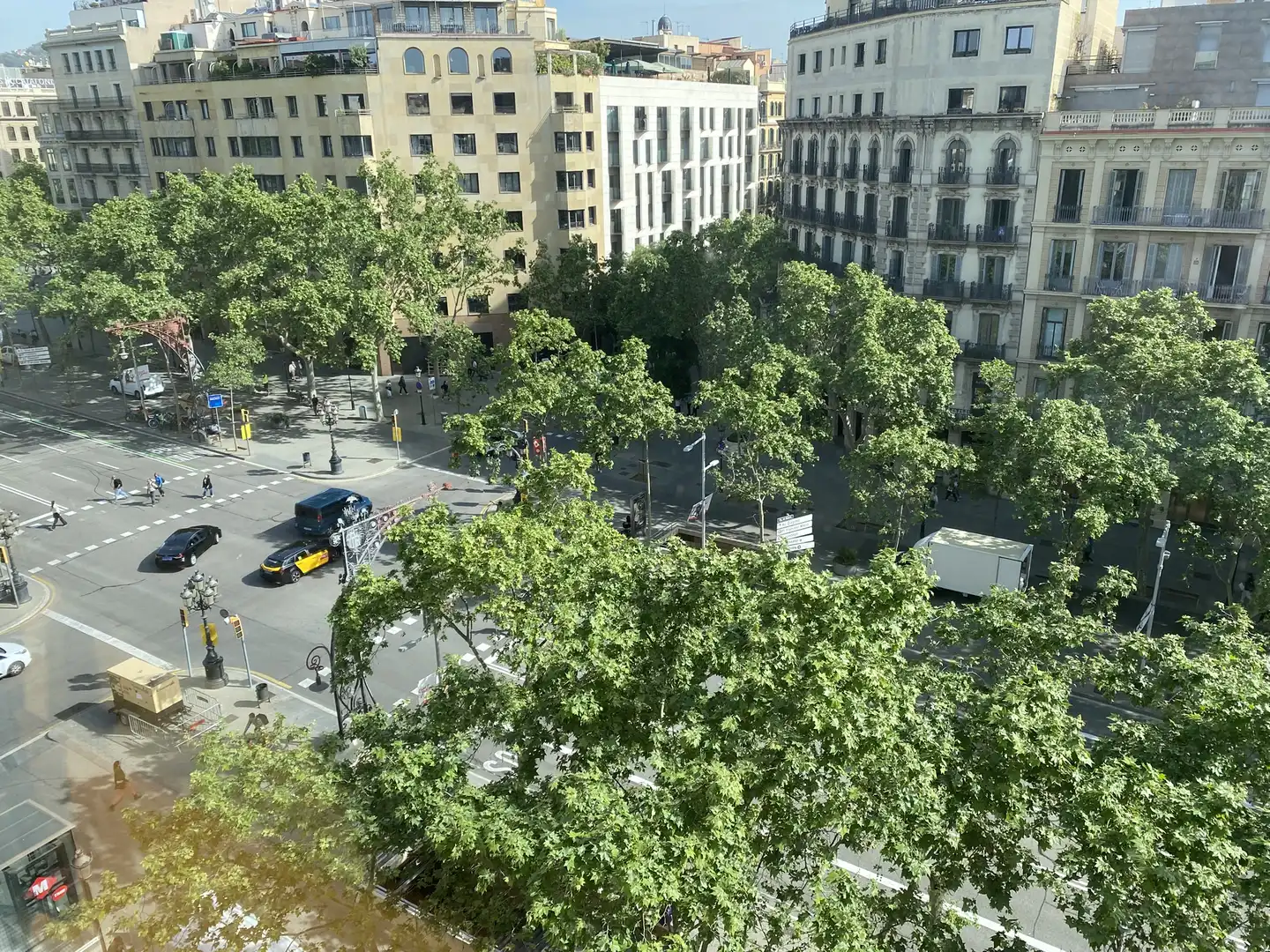 Oficina de lloguer a de Gràcia, Dreta de l'Eixample