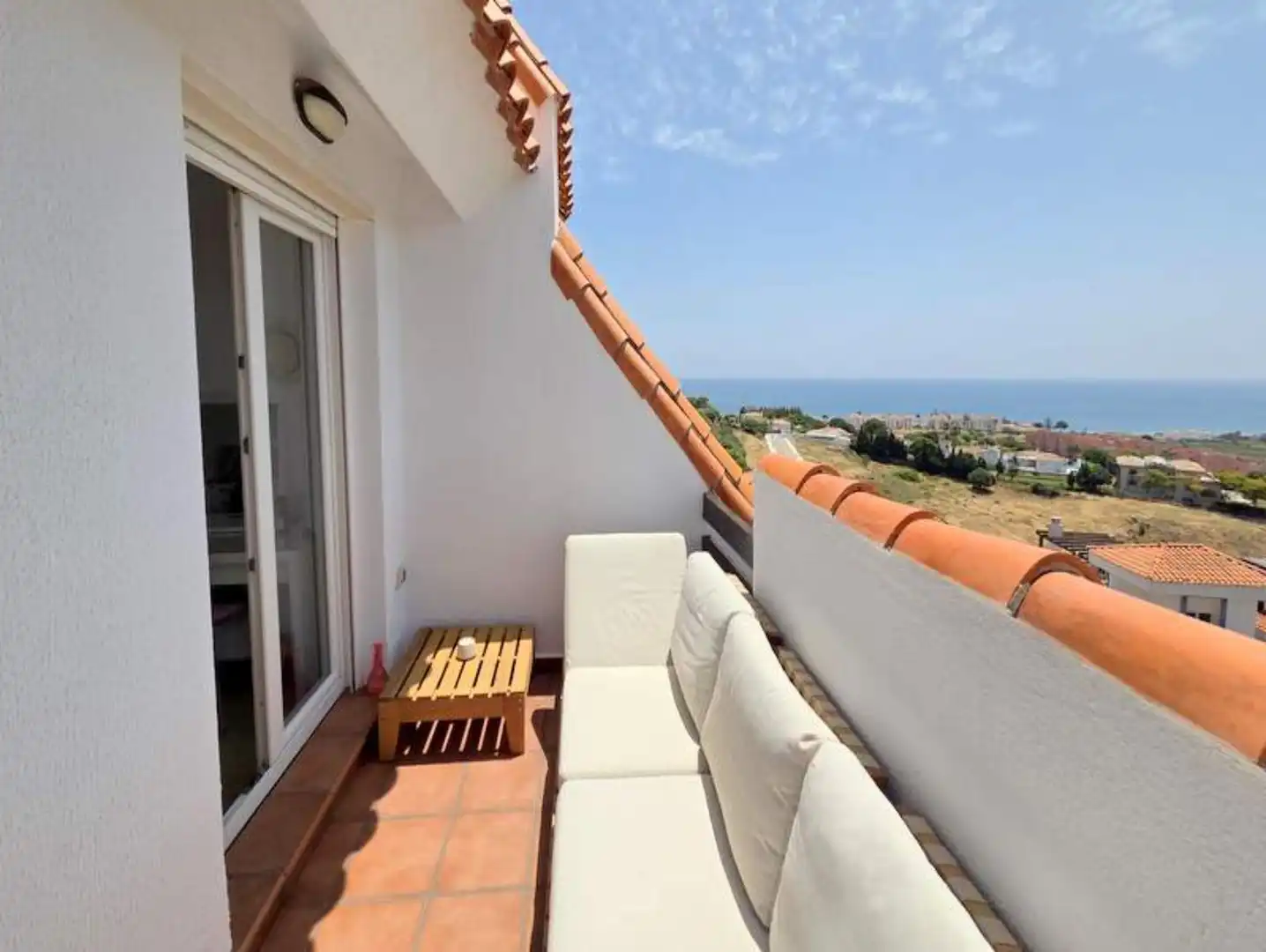 Terrasse von Dachboden zum Verkauf in Manilva mit Klimaanlage, Terrasse und Möbliert