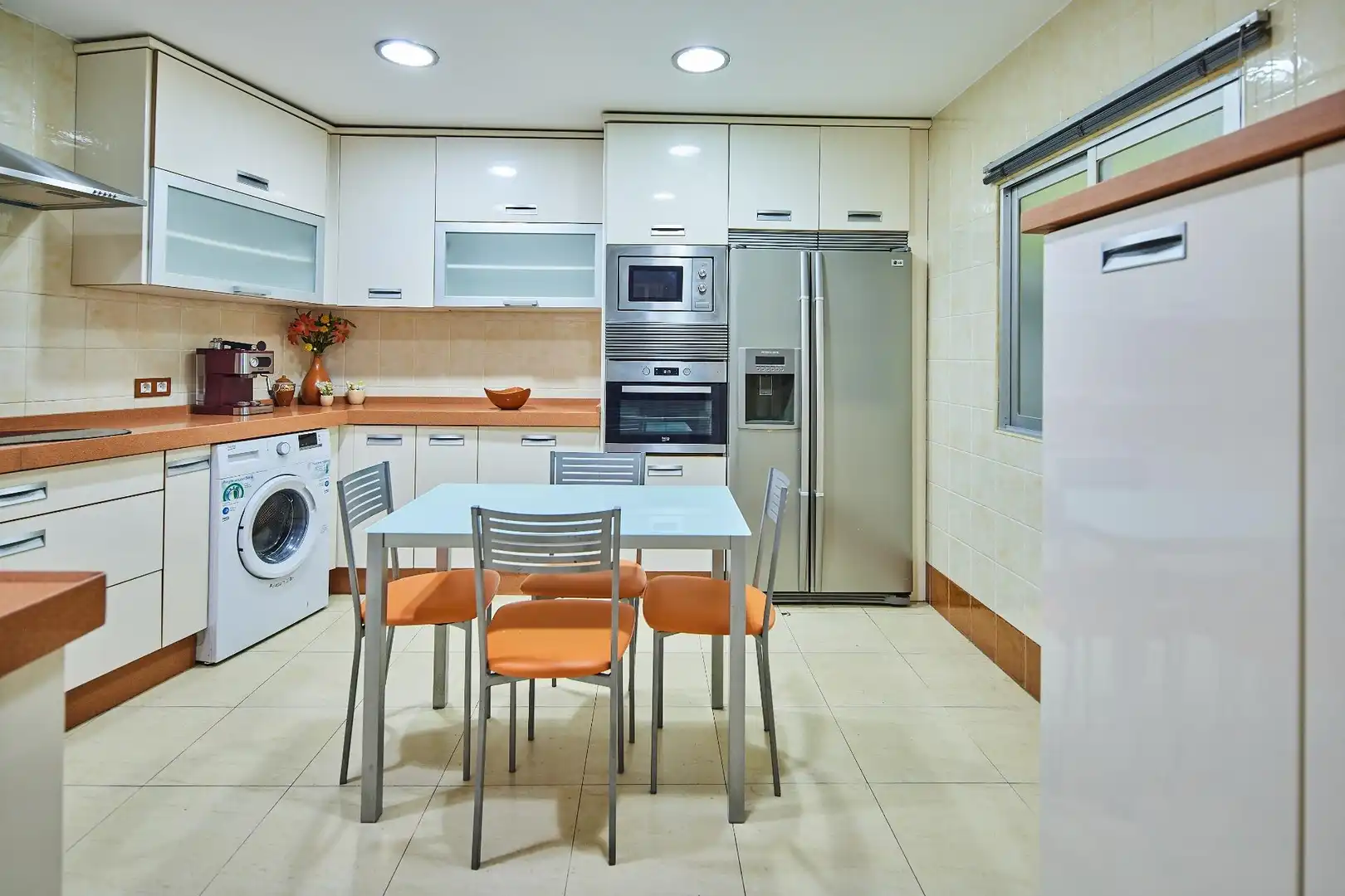 Küche von Wohnung zum Verkauf in Cádiz mit Klimaanlage, Abstellraum und Balkon