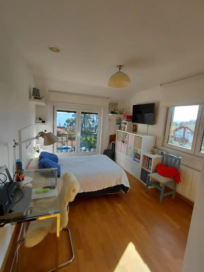 Habitación de Casa o chalet en venta en Oleiros con Calefacción, Jardín privado y Parquet