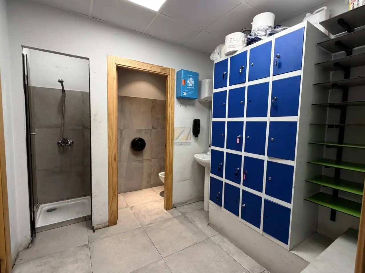 Badezimmer von Geschaftsraum zur Miete in Oviedo  mit Klimaanlage und Alarm