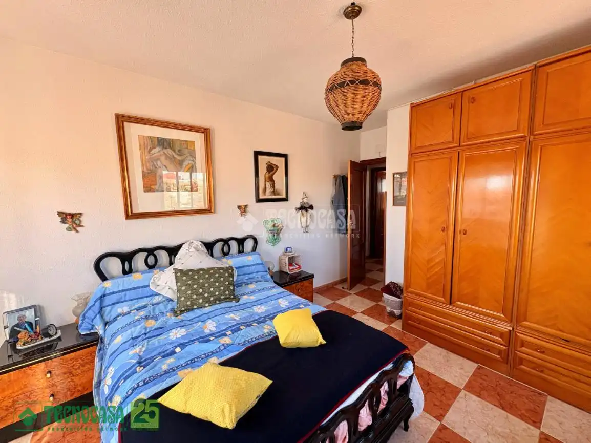 Habitación de Casa adosada en venta en Lillo con Calefacción