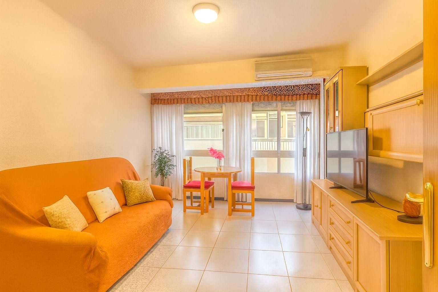 Living room of Flat for sale in Elda  with Air Conditioner and Heating