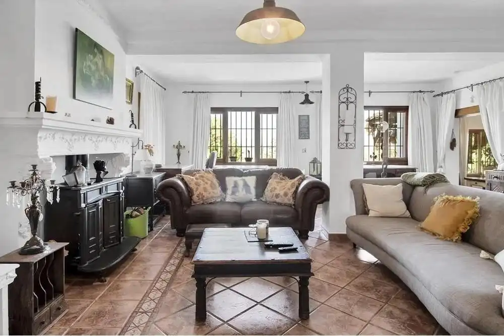 Sala de estar de Casa o chalet en venta en Alhaurín El Grande con Jardín privado y Piscina comunitaria
