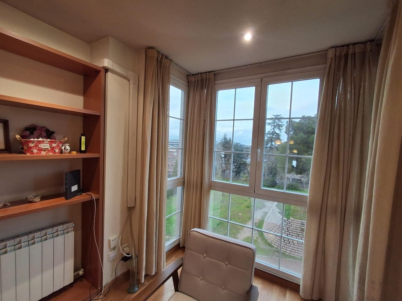 Dormitori de Pis de lloguer en  Madrid Capital amb Aire condicionat, Calefacció i Piscina comunitària