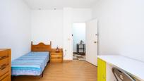Dormitori de Pis en venda en  Granada Capital amb Balcó