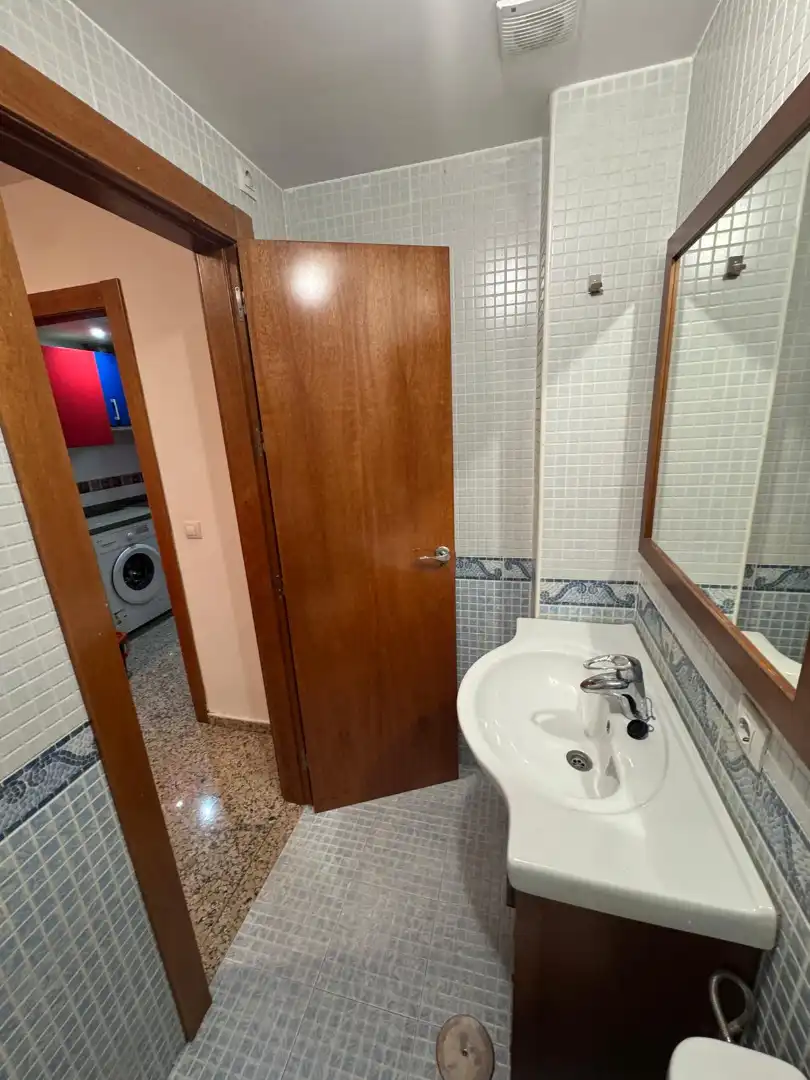 Bathroom of Flat for rent in Granada  with Air Conditioner, Heating and Furnished