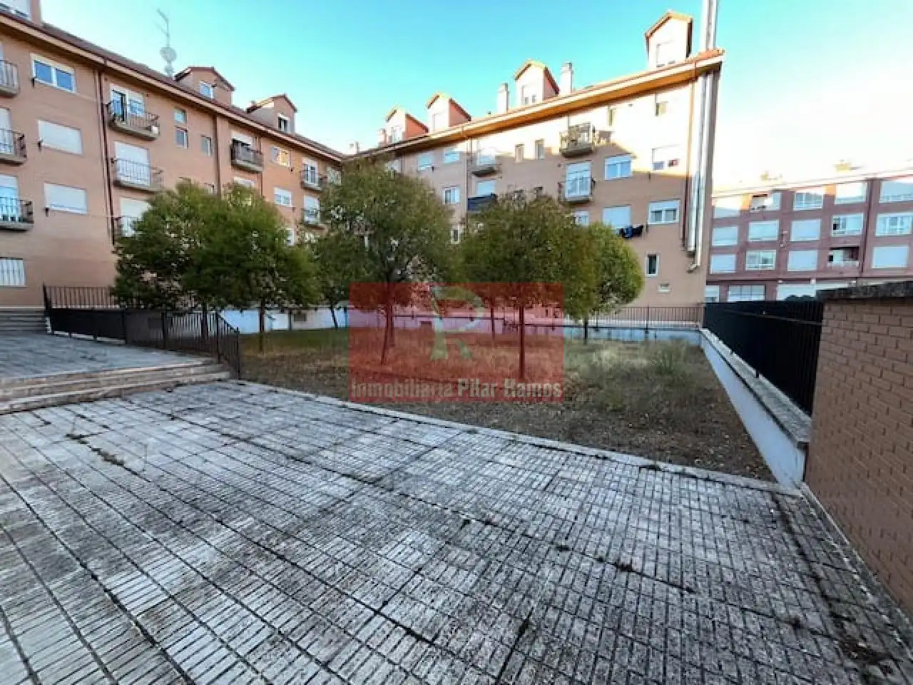 Aparcament de Apartament en venda en Villaquilambre amb Calefacció i Terrassa