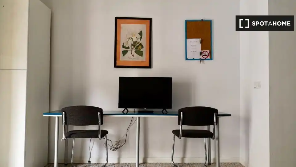 Room in Cortes - Huertas