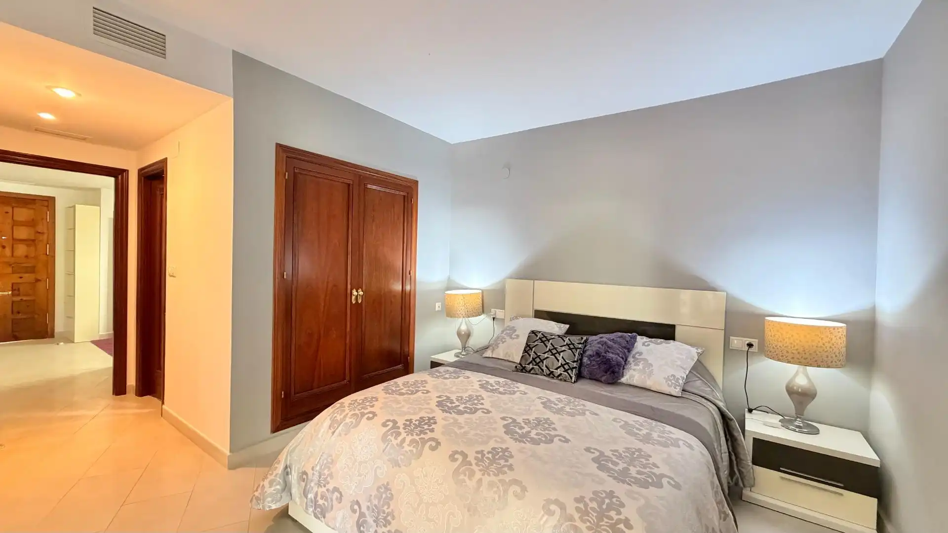 Habitación de Apartamento en venta en Torrevieja con Aire acondicionado, Terraza y Amueblado