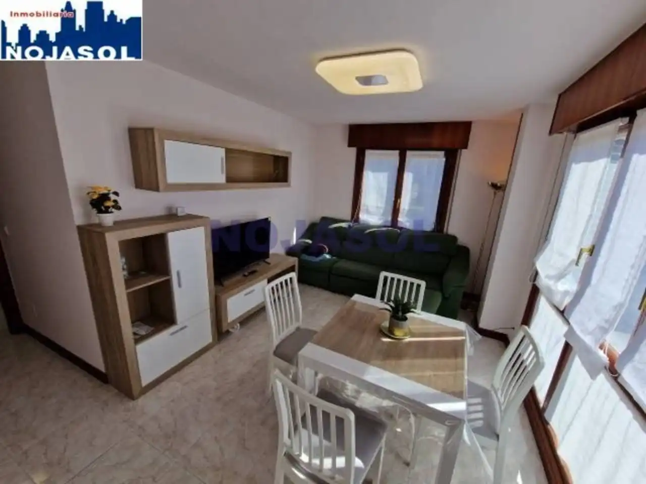 Flat with terrace to rent in Avenida Santos Mártires 6, imagen 2