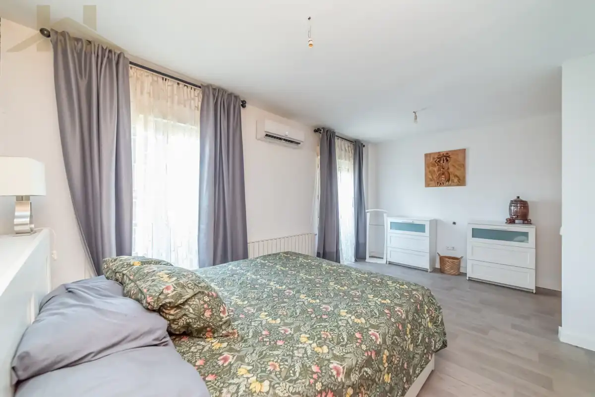 Dormitori de Casa adosada en venda en San Martín de la Vega amb Aire condicionat, Calefacció i Balcó