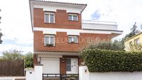 Vista exterior de Casa o xalet en venda en Sant Cugat del Vallès amb Aire condicionat, Terrassa i Piscina