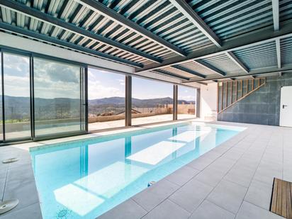 Piscina de Casa o xalet en venda en Torrelles de Llobregat amb Aire condicionat, Calefacció i Jardí privat