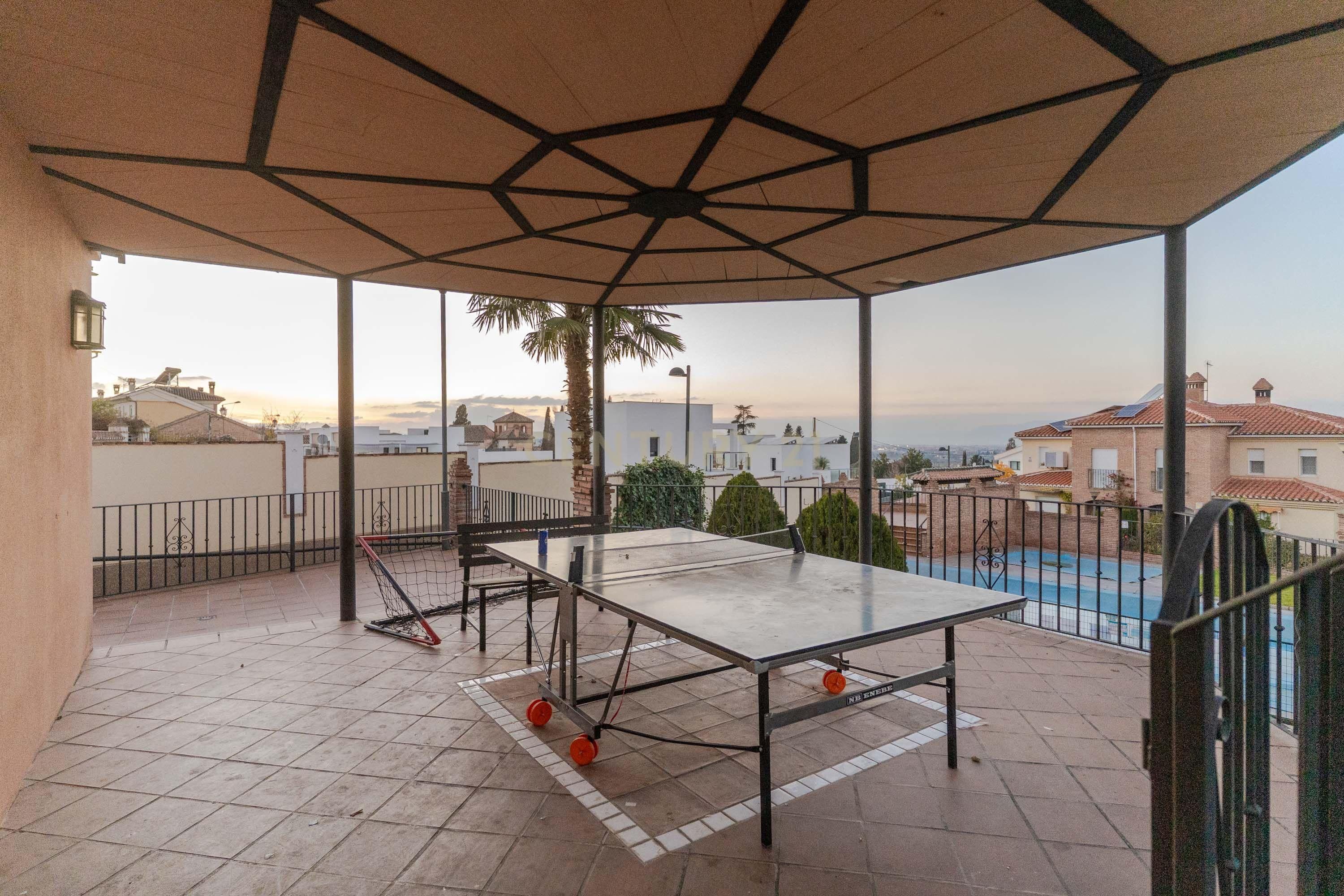 Terrassa de Casa adosada en venda en La Zubia amb Aire condicionat, Jardí privat i Traster