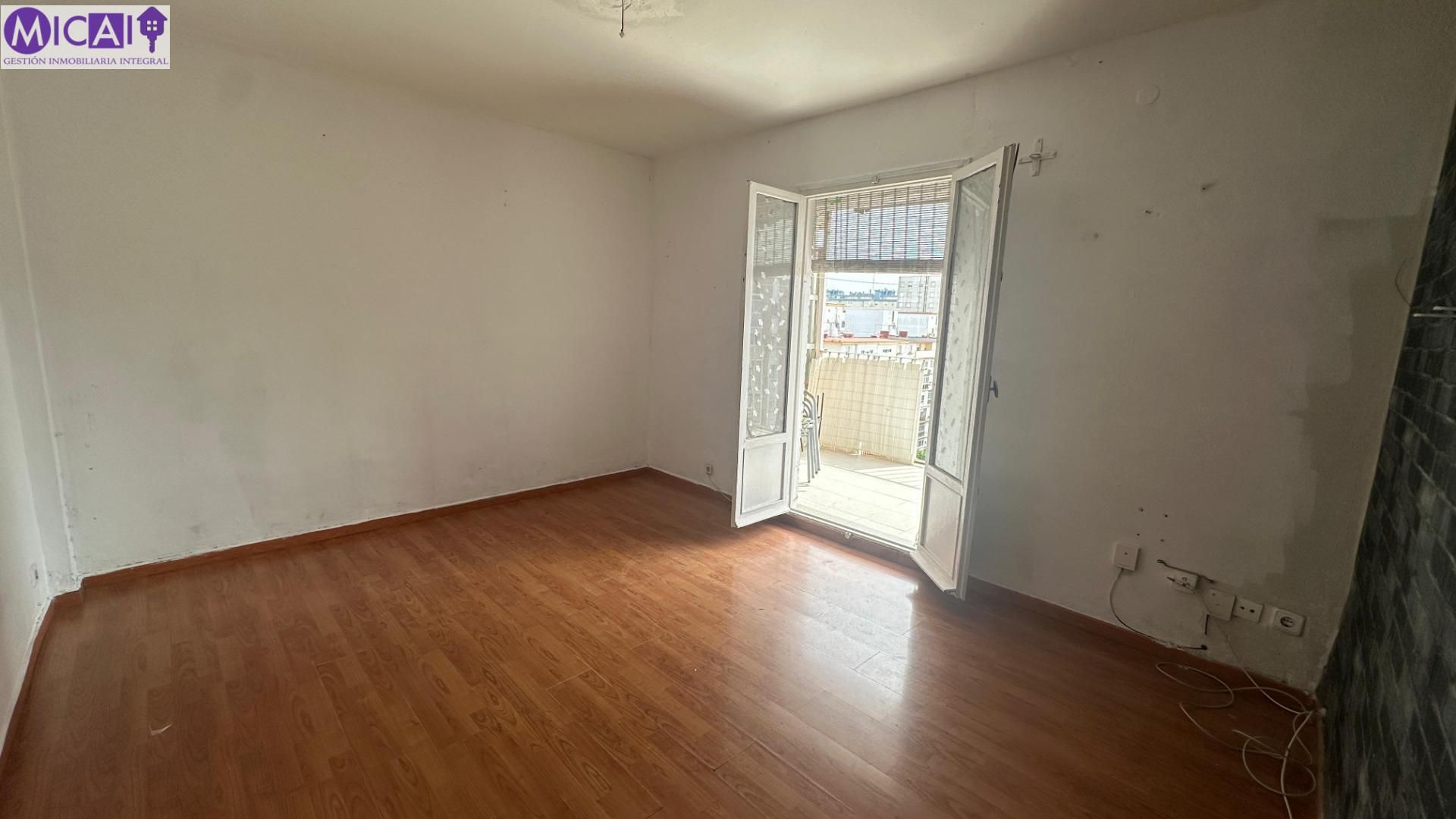 Sala d'estar de Pis en venda en  Cádiz Capital amb Parquet i Terrassa