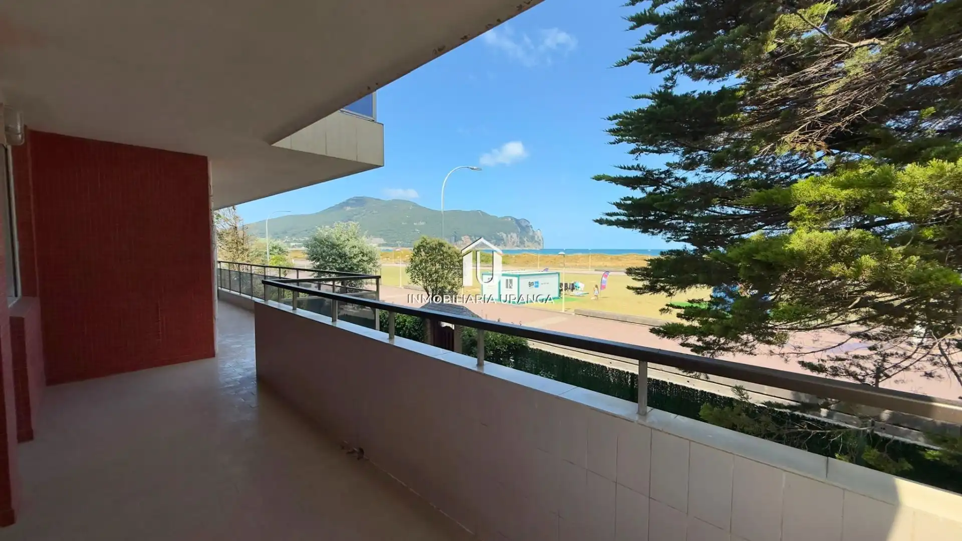 Terraza de Piso en venta en Laredo con Calefacción, Terraza y Piscina comunitaria