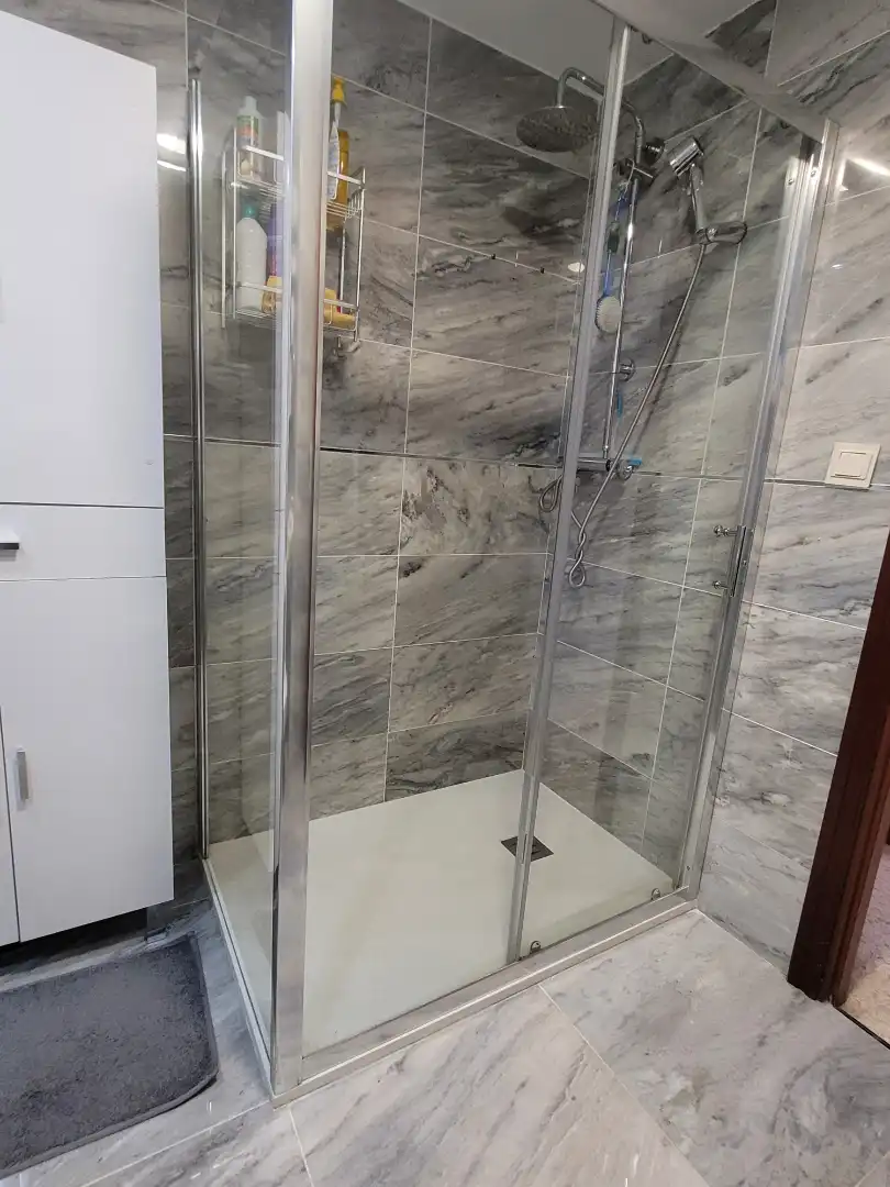 Bathroom of Flat for sale in Granada  with Air Conditioner, Heating and Storage room