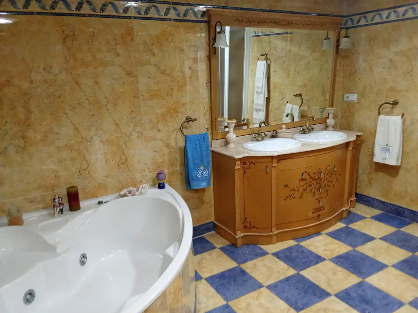 Badezimmer von Einfamilien-Reihenhaus zum Verkauf in Sedaví mit Klimaanlage, Terrasse und Balkon