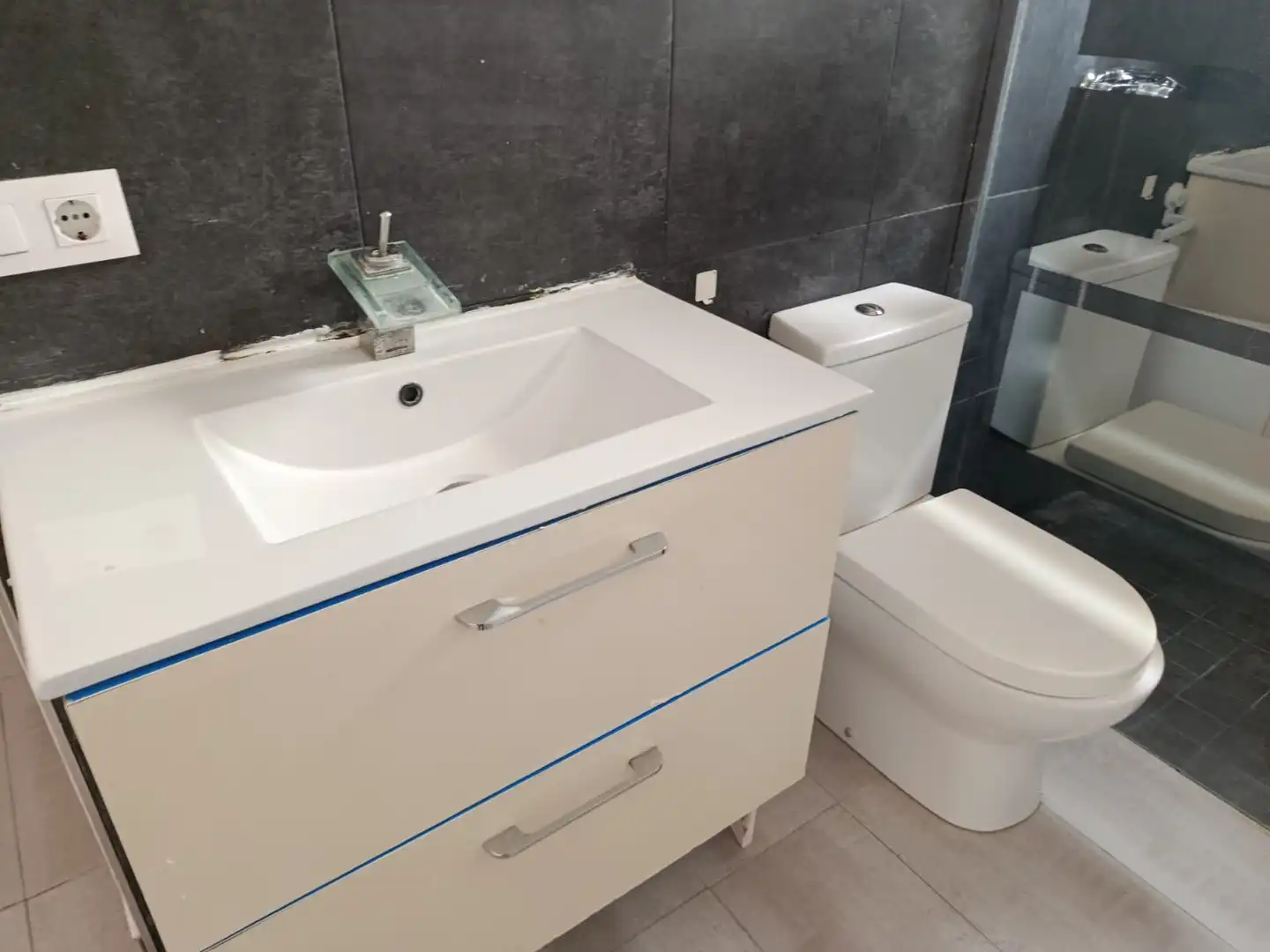 Bany de Apartament en venda en Chiva amb Aire condicionat, Terrassa i Piscina comunitària