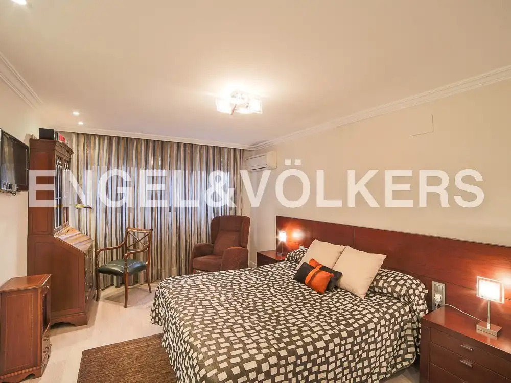 Bedroom of Flat for sale in Valencia  with Air Conditioner, Heating and Terrace