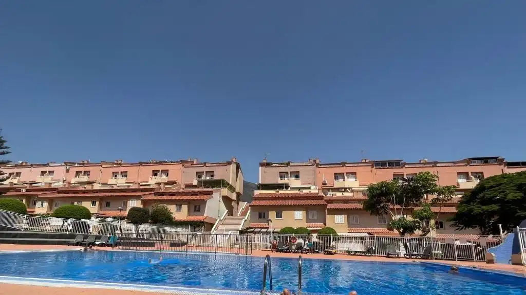 Piscina de Dúplex en venta en Adeje con Aire acondicionado, Jardín privado y Terraza