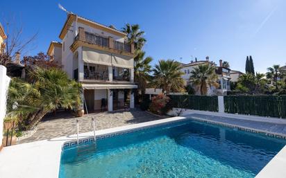 Vista exterior de Casa o xalet en venda en Alhendín amb Calefacció, Jardí privat i Parquet