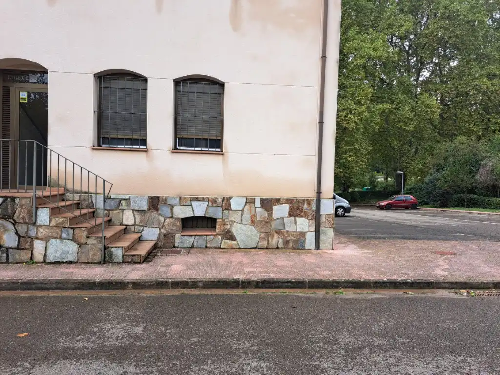 Außenansicht von Maisonette zum Verkauf in Berga mit Heizung, Parkett und Abstellraum