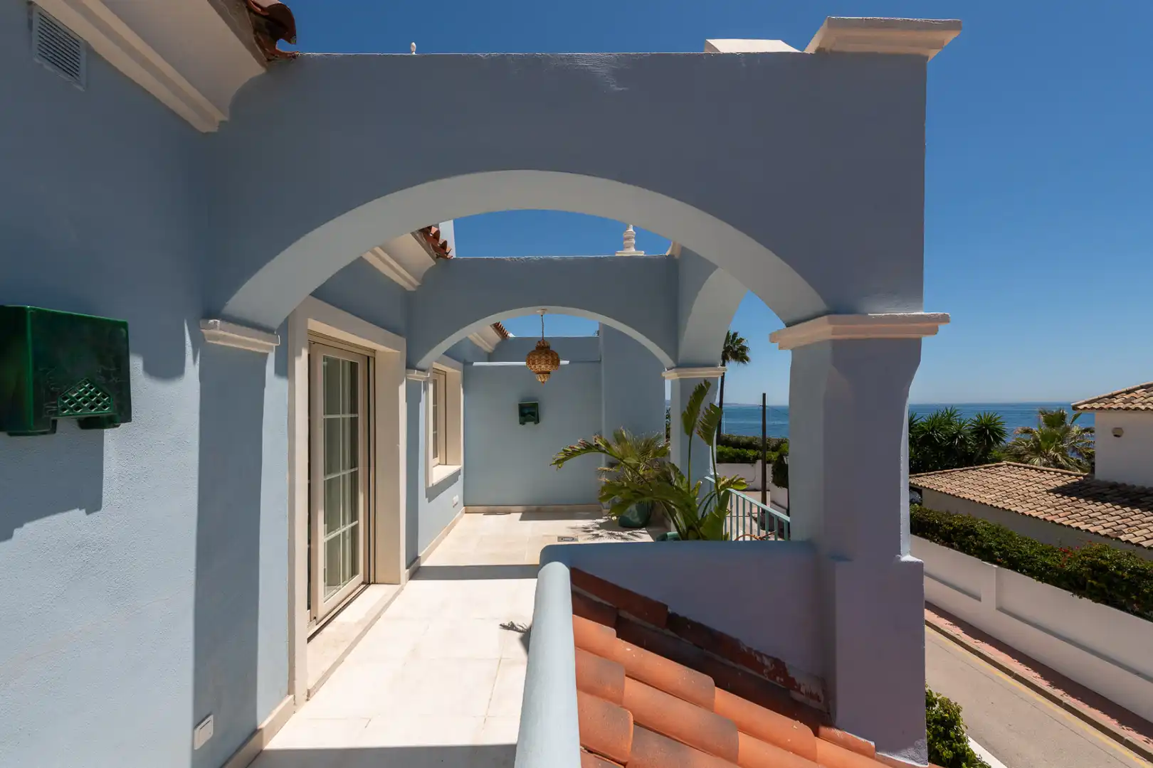 Vista exterior de Casa o chalet en venta en Marbella con Aire acondicionado, Calefacción y Jardín privado
