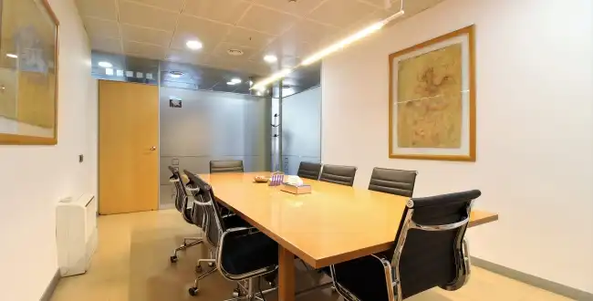 Büro zur Miete in Girona mit Klimaanlage, Heizung und Balkon