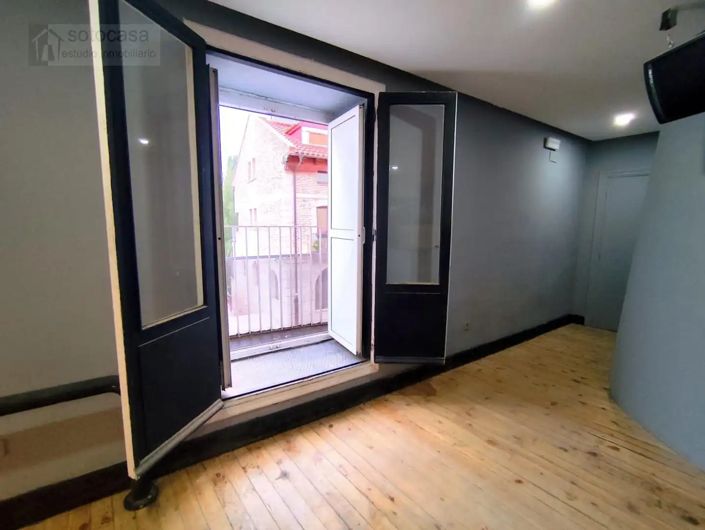 Balcony of Commercial properties for sale in Tudela de Duero  with Air Conditioner