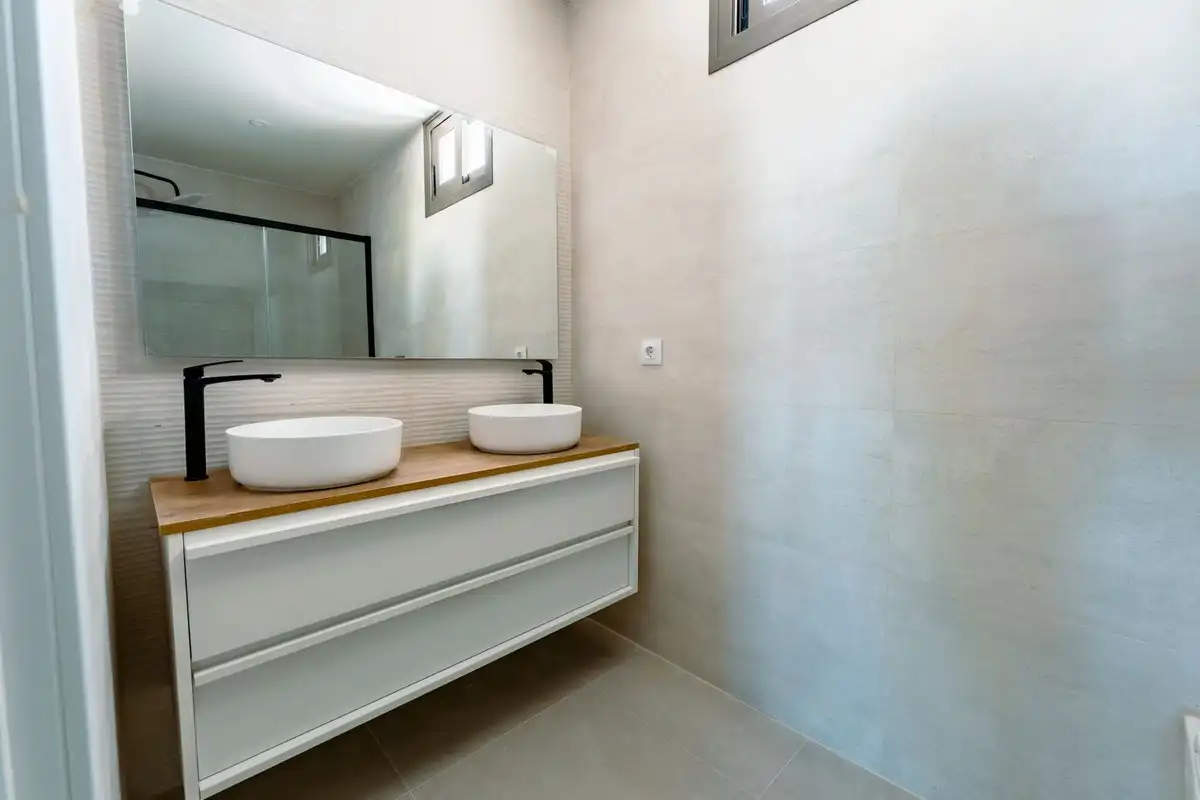 Bany de Apartament en venda en Estepona amb Traster i Piscina comunitària