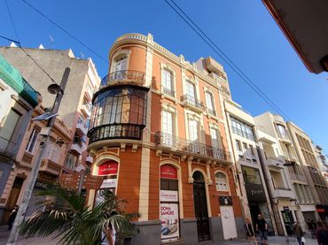Local comercial de lloguer a Calle del Castillo 70