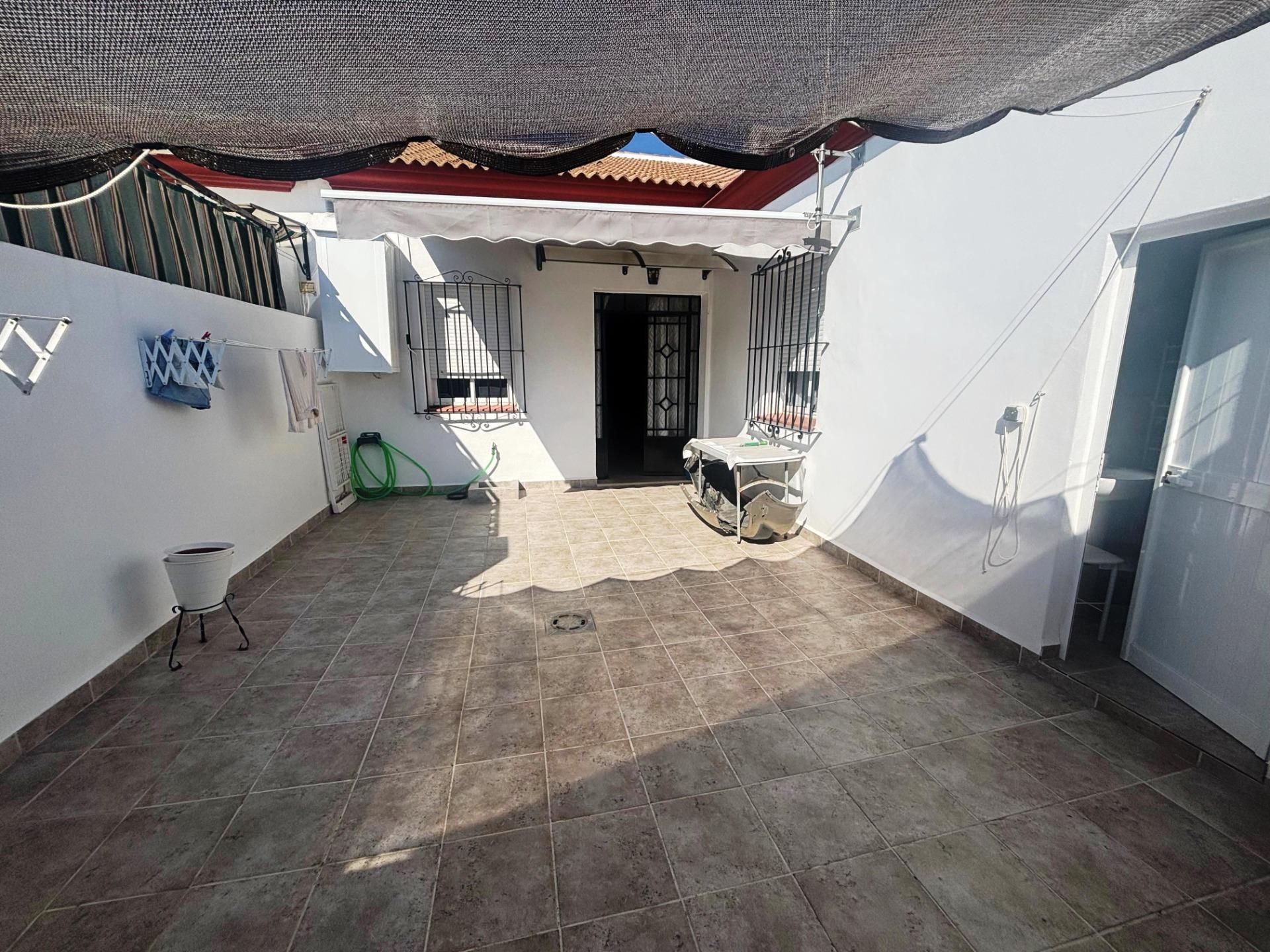 Garden of House or chalet for sale in Villamanrique de la Condesa  with Air Conditioner and Storage room