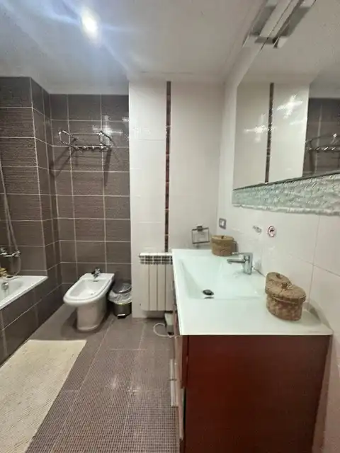 Bany de Pis en venda en Pravia amb Calefacció i Rentadora