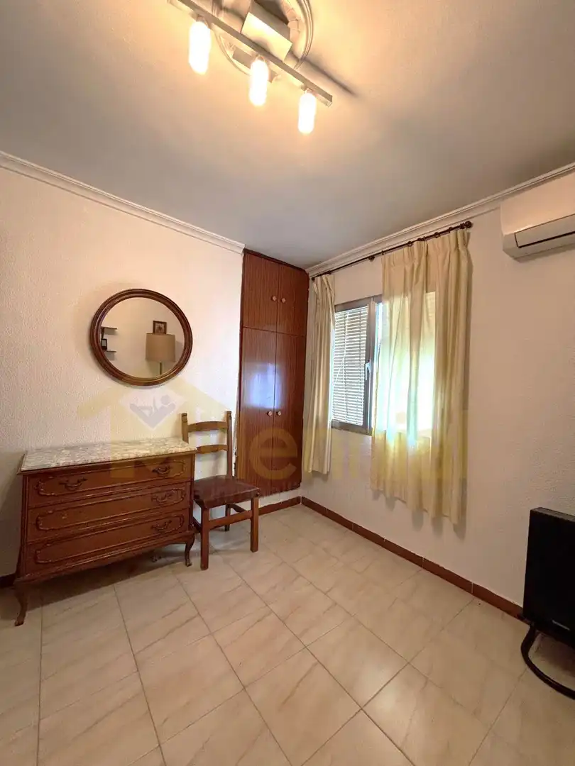 Habitación de Casa adosada en venta en Sevilla con Aire acondicionado y Trastero