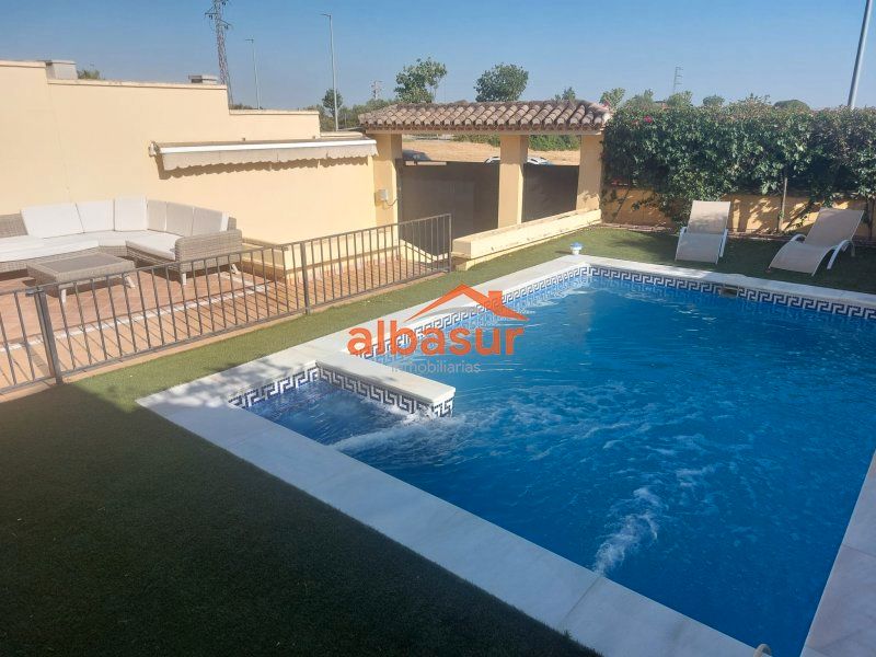 Piscina de Casa o xalet en venda en  Córdoba Capital amb Aire condicionat, Calefacció i Jardí privat