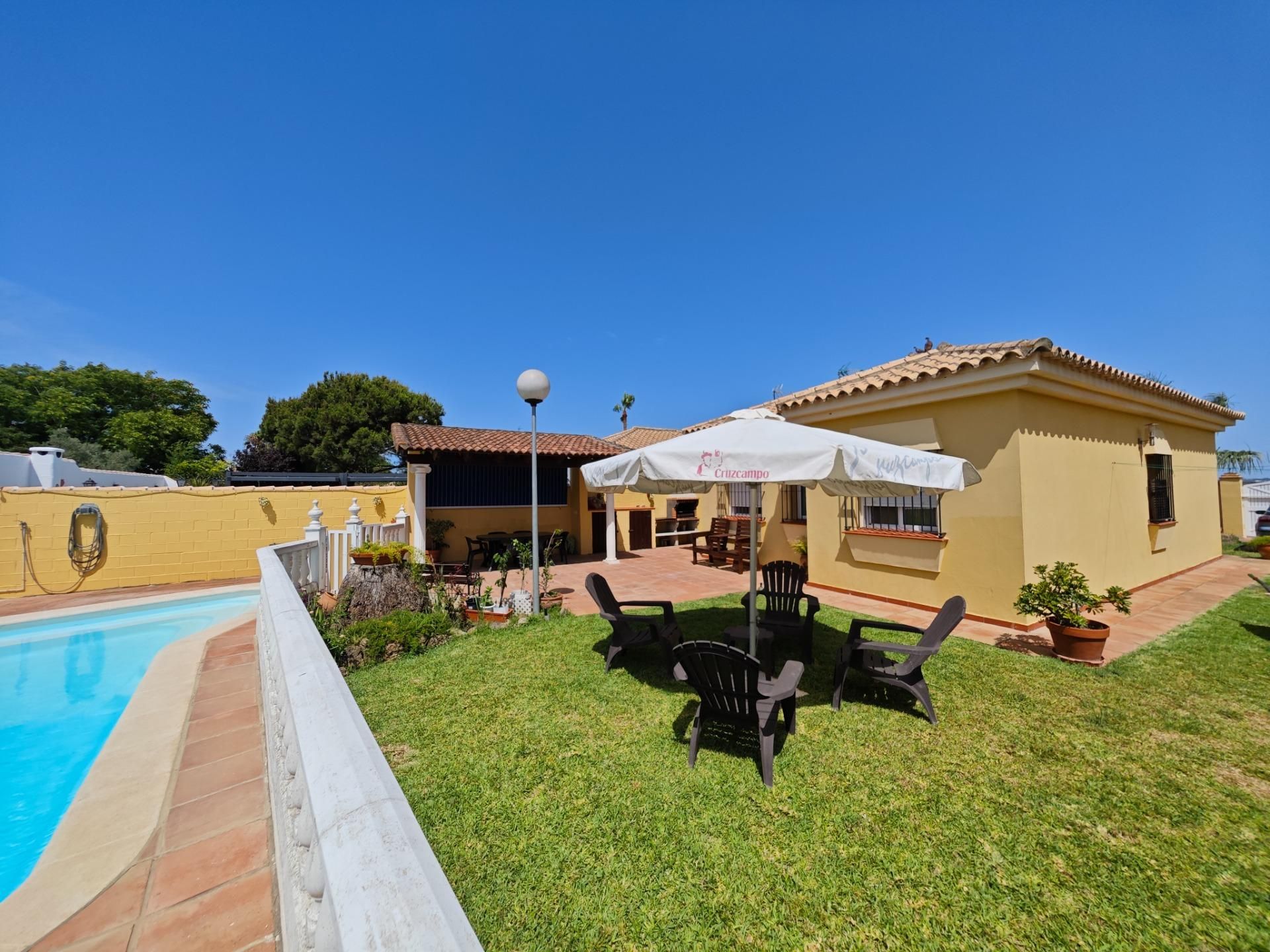 Jardí de Casa o xalet en venda en Chiclana de la Frontera amb Calefacció, Jardí privat i Traster