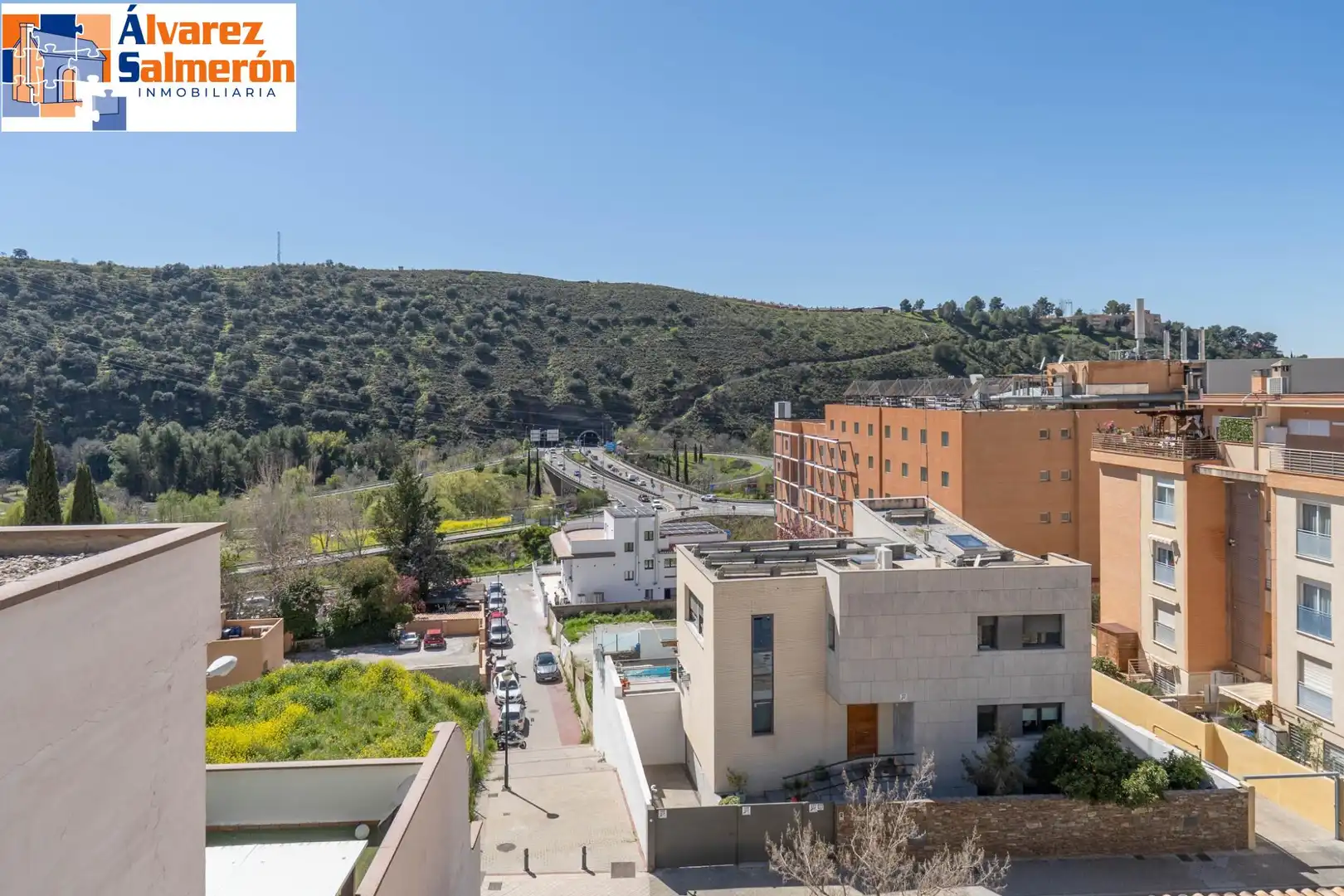 Vista exterior de Casa adosada en venta en Granada con Aire acondicionado y Terraza