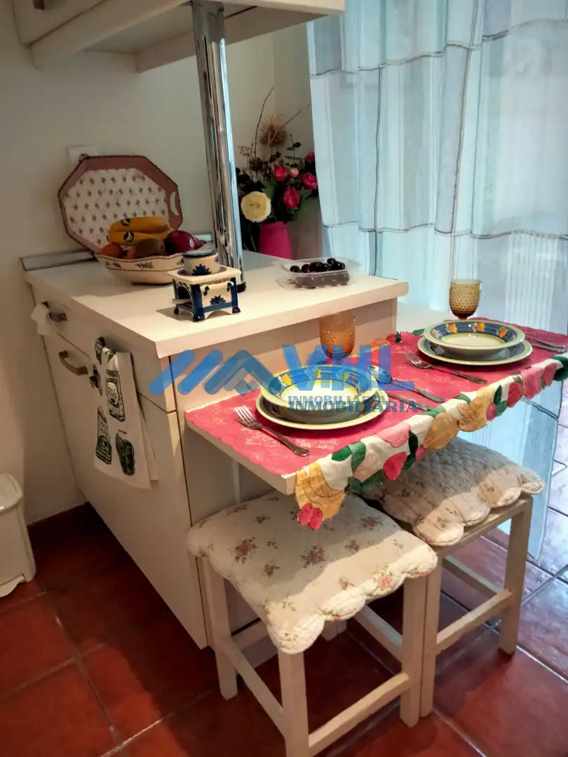 Cuina de Local en venda en Castro-Urdiales amb Calefacció i Moblat