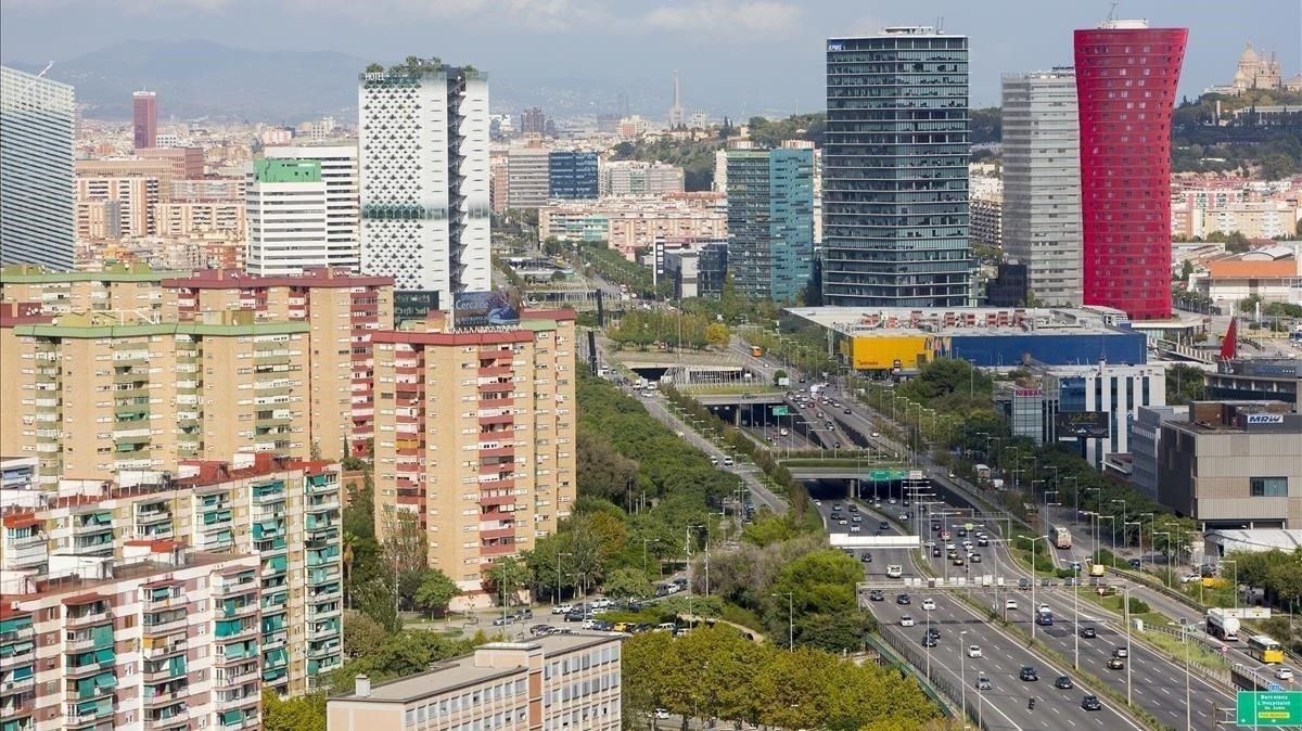 Vista exterior de Edifici en venda en L'Hospitalet de Llobregat
