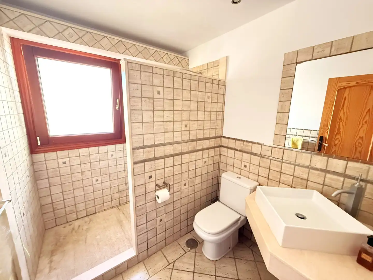 Bany de Casa o xalet en venda en Estepona amb Aire condicionat, Jardí privat i Terrassa